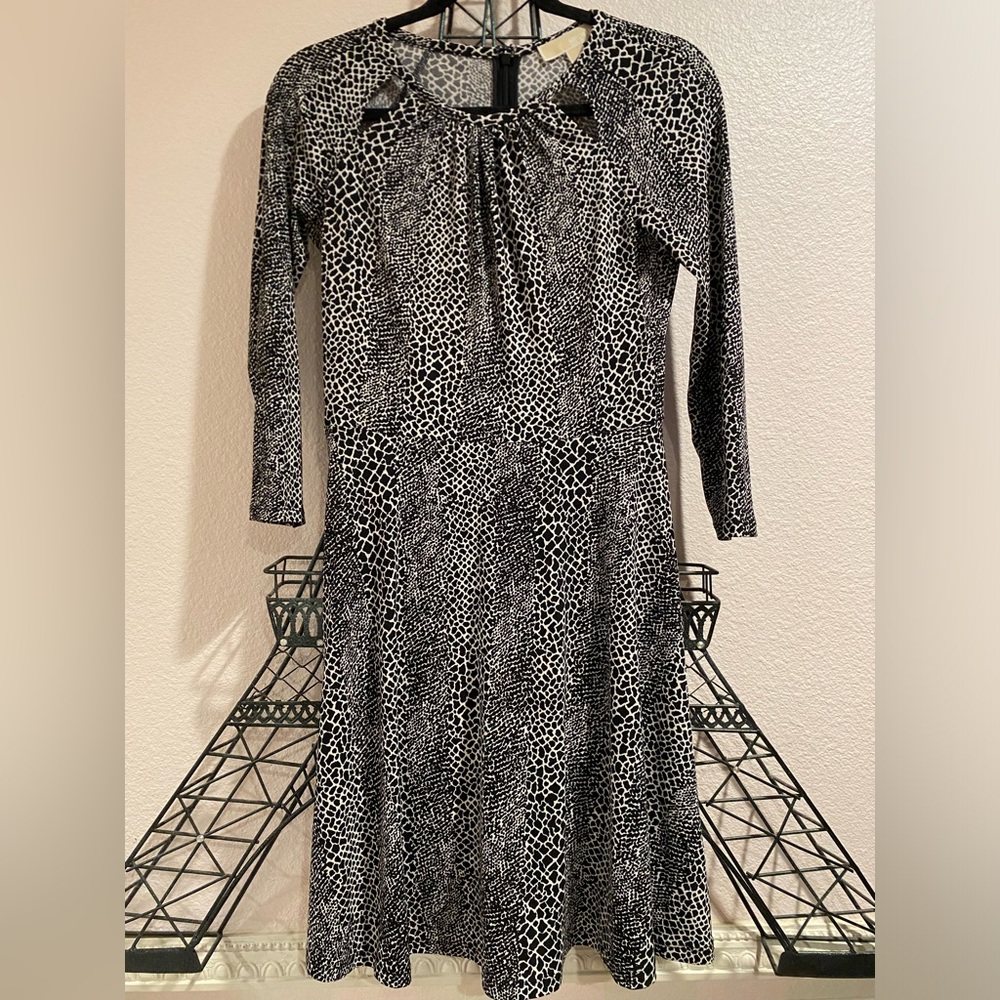 Micheal Kors size extra small printed white and black long sleeve dress